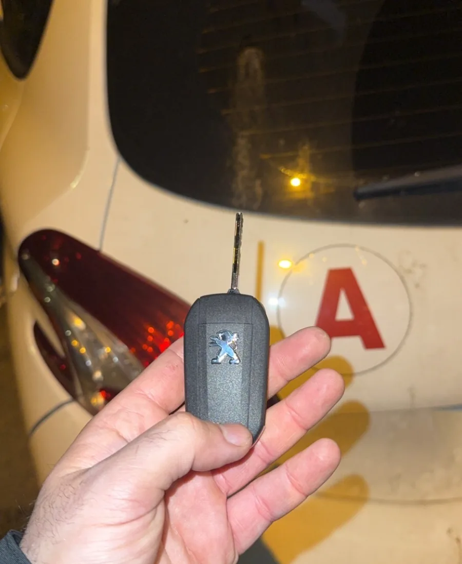 Nouvelle clé Peugeot réalisée lors d’une intervention